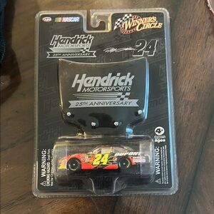 Hendrick Motorsports 25th Anniversary Diecast Car Jeff Gordon 1:64